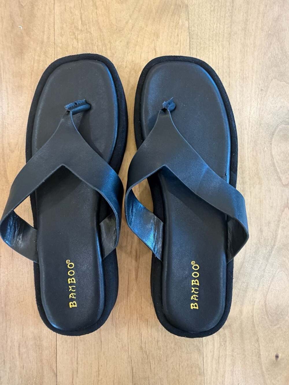 Bamboo MAYVEN-18 Black Platform Thong Sandals Sz 9M New without tags.